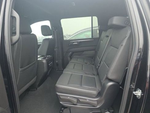 Used 2025 Chevrolet Suburban Z71 AWD/4WD image 10