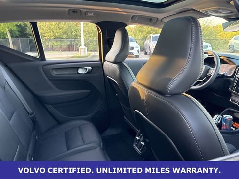 Used 2024 Volvo XC40 B5 Plus image 12