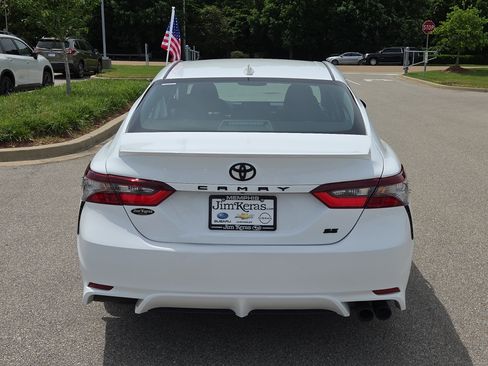 Used 2024 Toyota Camry SE w/ Convenience Package FWD image 4