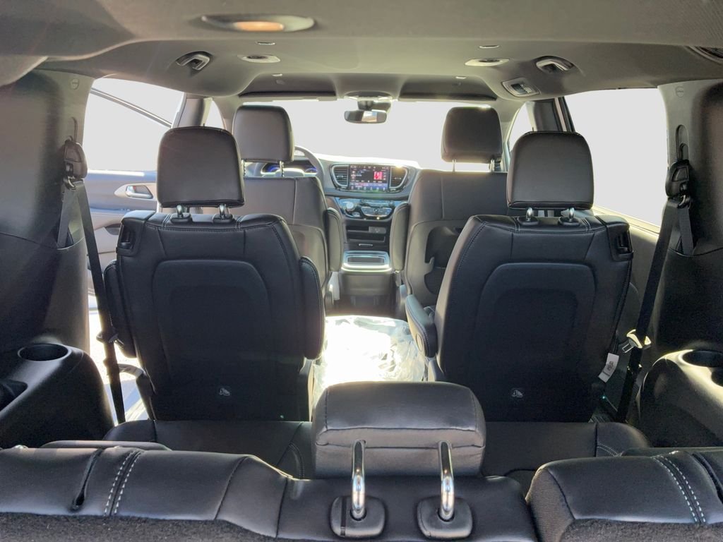 New 2027 Chrysler Pacifica Select FWD image 23
