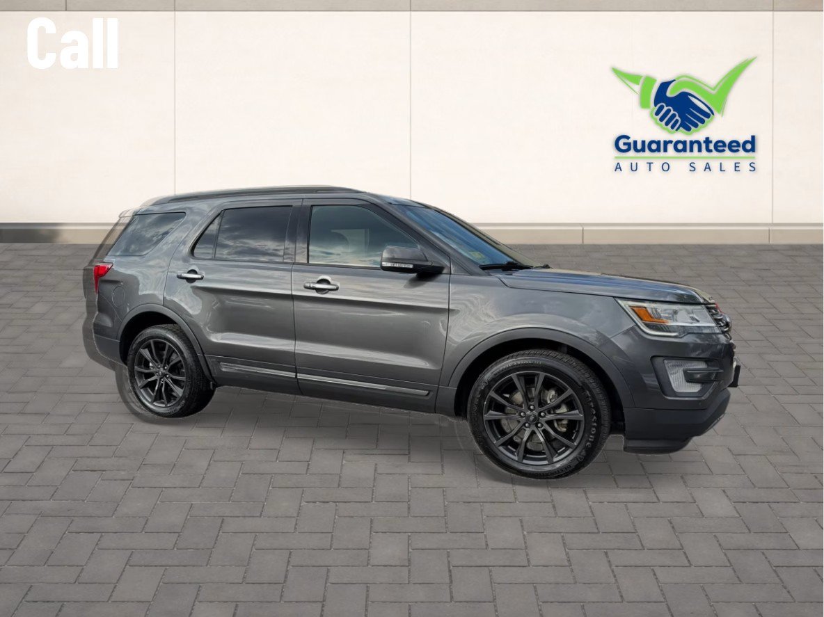Used 2017 Ford Explorer XLT w/ Equipment Group 202A AWD/4WD image 6