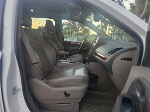 Used 2012 Chrysler Town & Country Limited w/ Luxury Group FWD image 26