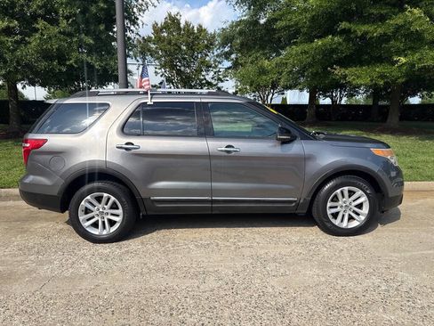 Used 2011 Ford Explorer XLT w/ 202A Rapid Spec Order Code AWD/4WD image 2