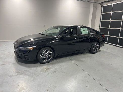 New 2026 Hyundai Elantra Limited FWD image 3