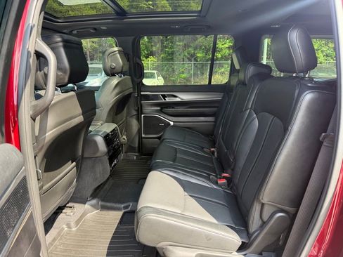Used 2023 Jeep Wagoneer Series II w/ Convenience Group I AWD/4WD image 13
