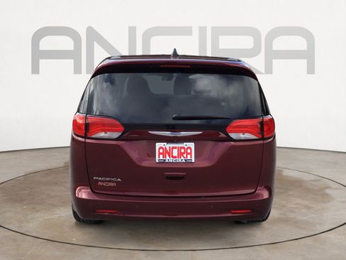 Used 2018 Chrysler Pacifica L FWD image 11