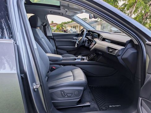 Used 2021 Audi e-tron Premium w/ Towing Package image 66