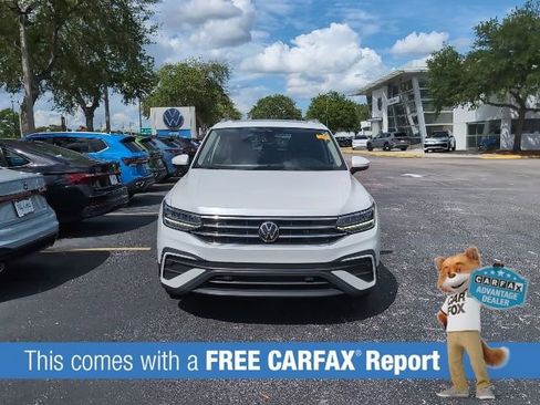 Used 2023 Volkswagen Tiguan SE w/ Panoramic Sunroof Package FWD image 2