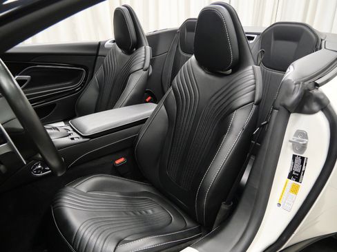 Used 2019 Aston Martin DB11 Volante image 22