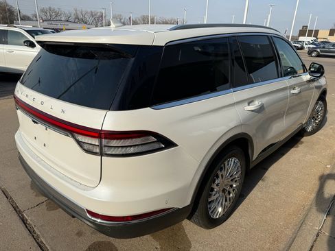 Used 2020 Lincoln Aviator Reserve w/ Equipment Group 201A image 5