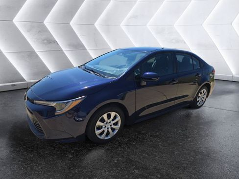 Used 2025 Toyota Corolla LE FWD image 1