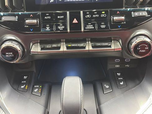 Used 2025 Lexus LX 700h F Sport image 21