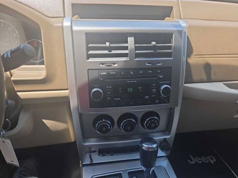 Used 2010 Jeep Liberty Limited w/ Tire & Wheel Group RWD image 35