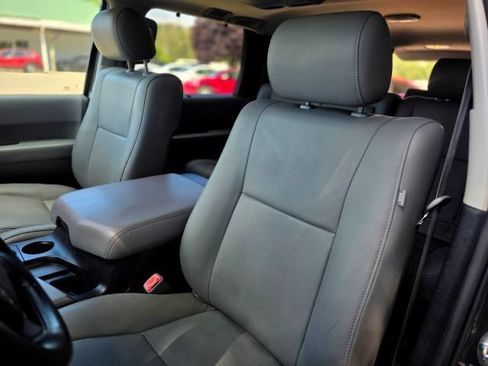 Used 2011 Toyota Sequoia Limited AWD/4WD image 38