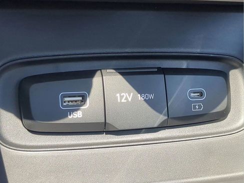New 2025 Hyundai Venue SEL FWD image 35