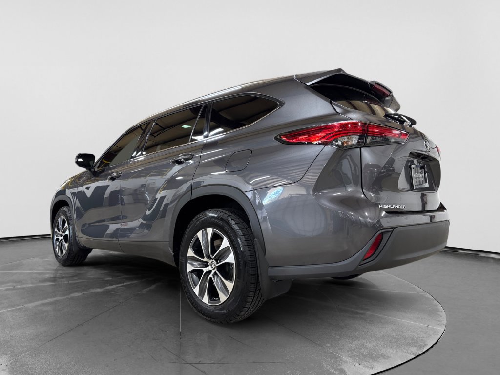 Used 2021 Toyota Highlander XLE FWD image 27