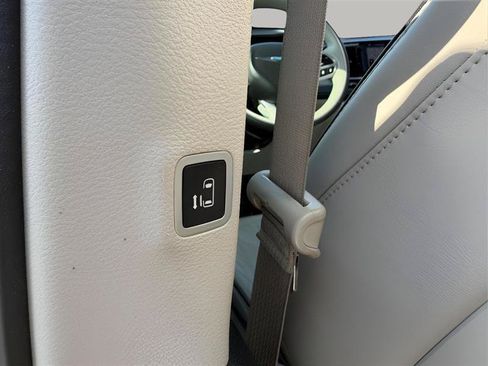 Used 2018 Chrysler Pacifica Limited w/ Advanced Safetytec Group FWD image 35