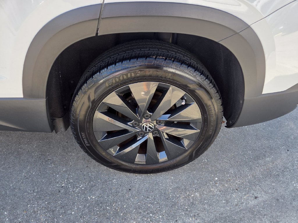 Used 2024 Volkswagen Taos S w/ MDO Package FWD image 24