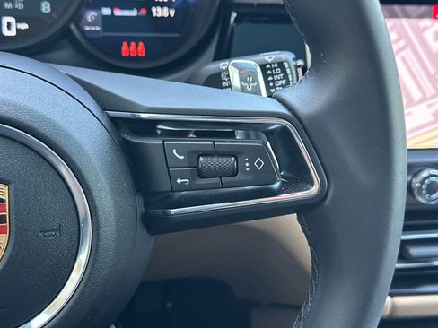 Certified 2025 Porsche Macan AWD/4WD image 27
