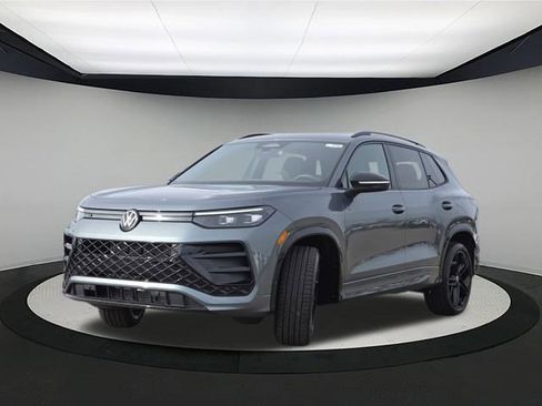 New 2026 Volkswagen Tiguan SE R-Line image 3