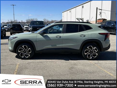 Certified 2024 Chevrolet Trax RS w/ Driver Confidence Package image 2