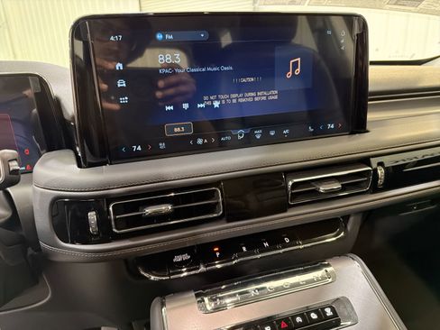 New 2026 Lincoln Aviator AWD image 17