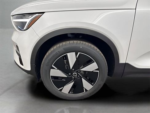 New 2024 Volvo XC40 Recharge Core w/ Protection Package Premier image 13