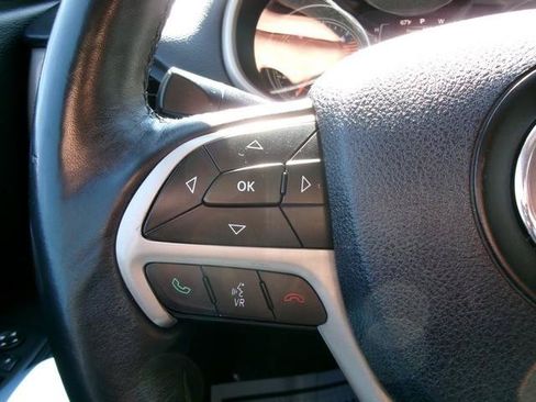 Used 2016 Jeep Cherokee Latitude w/ Cold Weather Group AWD/4WD image 12