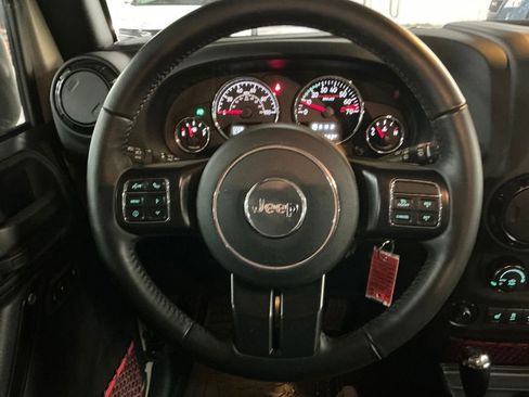 Used 2017 Jeep Wrangler Unlimited Rubicon image 15