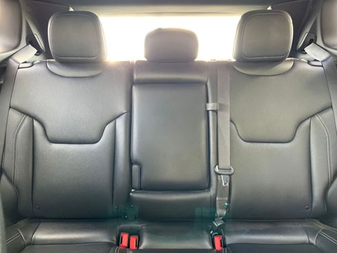 Used 2025 Jeep Compass Limited image 38