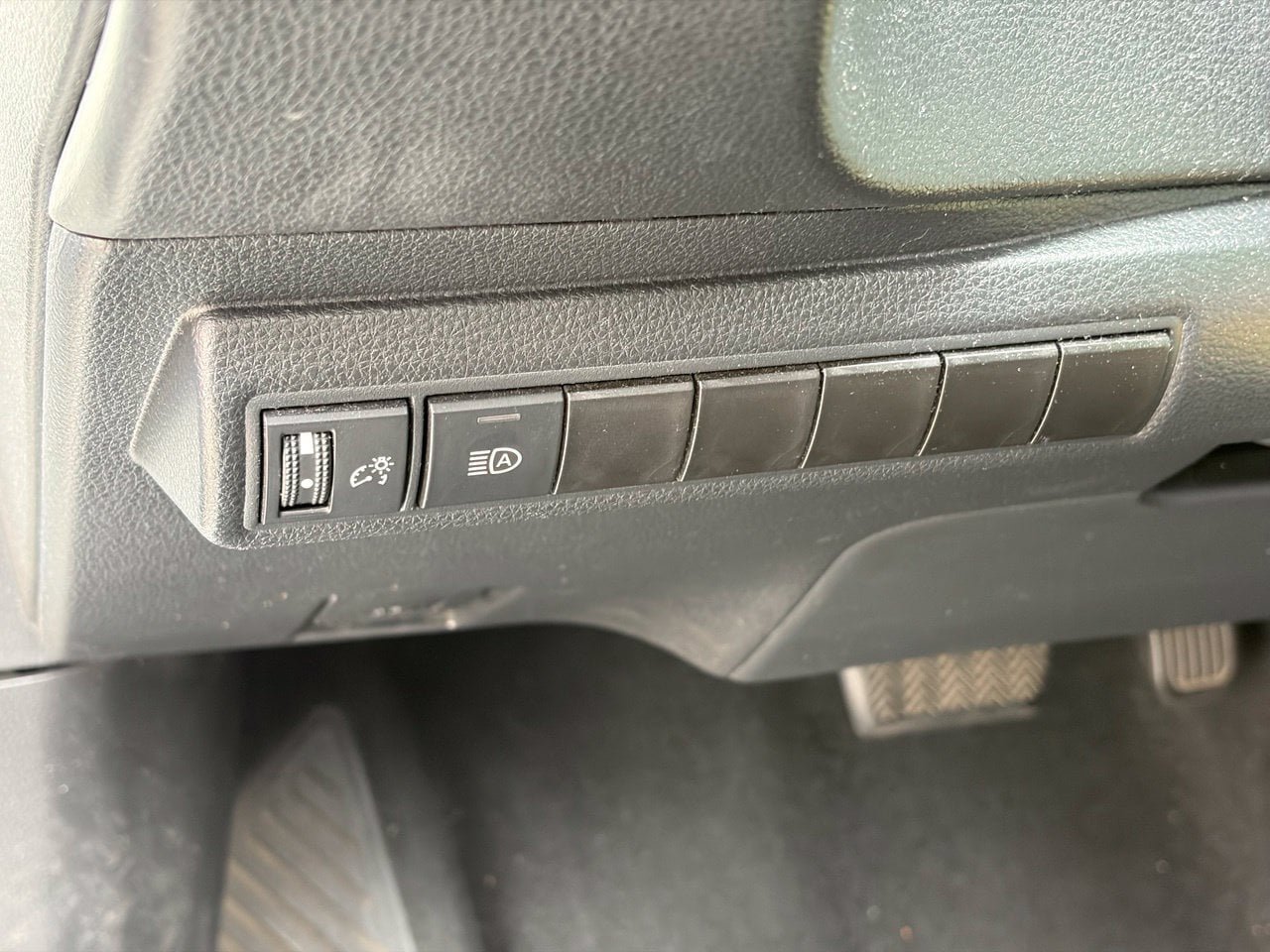 Used 2021 Toyota Corolla LE FWD image 6