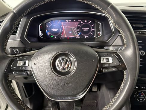 Used 2021 Volkswagen Tiguan SEL AWD/4WD image 14