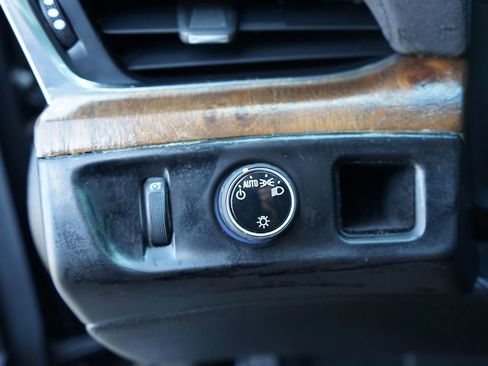 Used 2016 Cadillac Escalade Luxury image 18