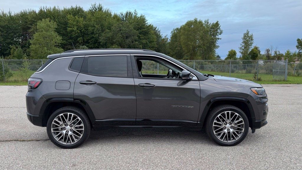 Used 2022 Jeep Compass Limited w/ Elite Group AWD/4WD image 9