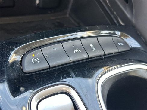 Used 2022 Buick Envision Essence w/ Safety Package image 36