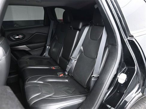 Used 2020 Jeep Cherokee Limited image 10