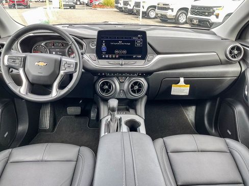 Used 2025 Chevrolet Blazer LT w/ Sound & Technology Package image 11