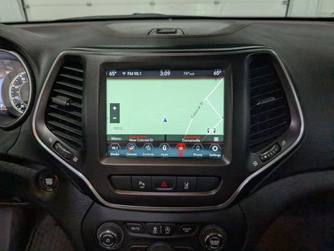 Used 2022 Jeep Cherokee Trailhawk w/ Sun, Sound & Nav Group AWD/4WD image 21