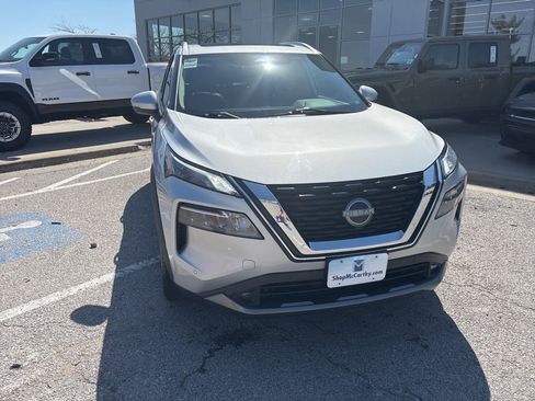 Used 2022 Nissan Rogue SL w/ SL Premium Package image 9
