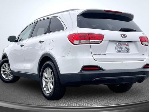 Used 2016 Kia Sorento FWD image 2