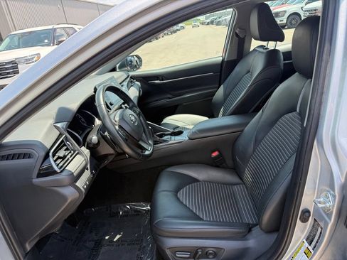 Used 2022 Toyota Camry SE FWD image 5