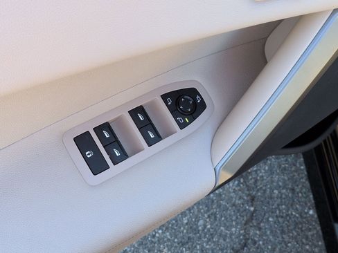 Certified 2025 BMW iX xDrive50 image 15