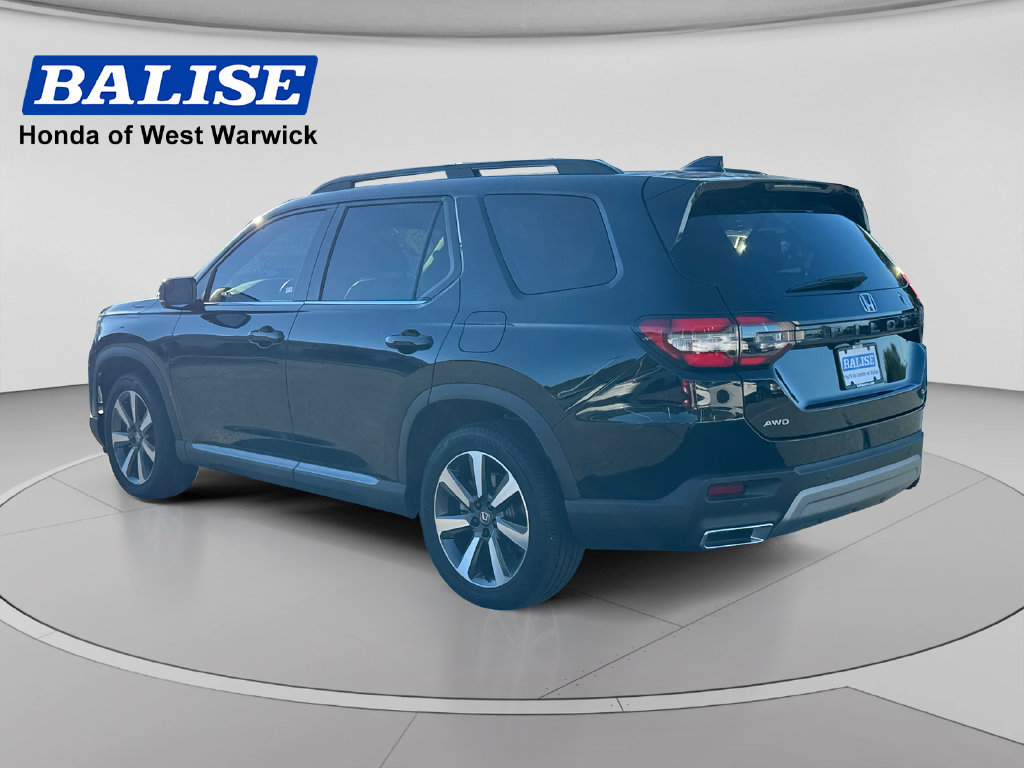 Used 2025 Honda Pilot Touring image 7