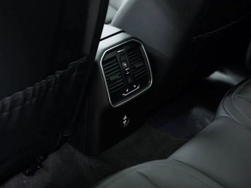 Certified 2025 Porsche Macan image 27