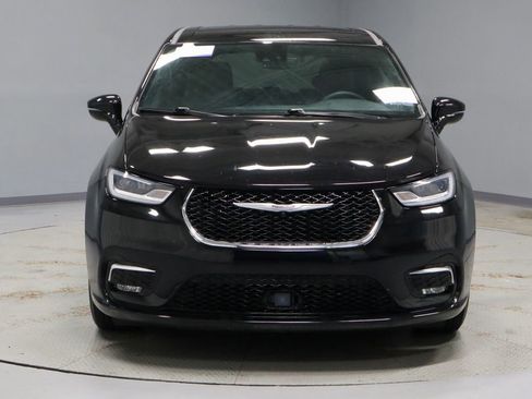 Used 2025 Chrysler Pacifica Select FWD image 6