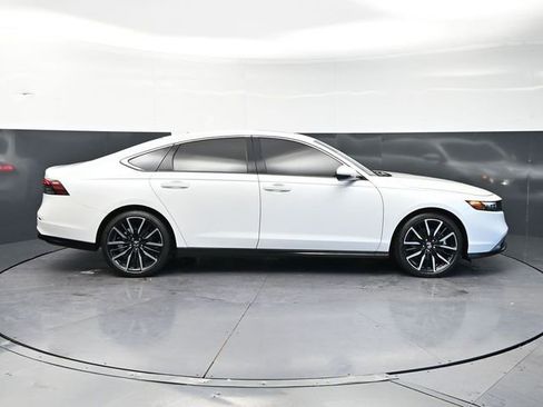 Used 2024 Honda Accord Touring image 4