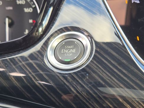 Used 2025 Cadillac XT6 Premium Luxury image 34