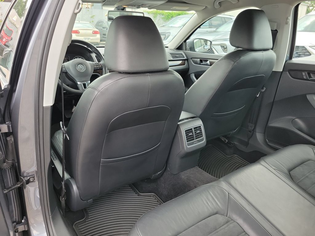 Used 2014 Volkswagen Passat TDI SEL Premium FWD image 13