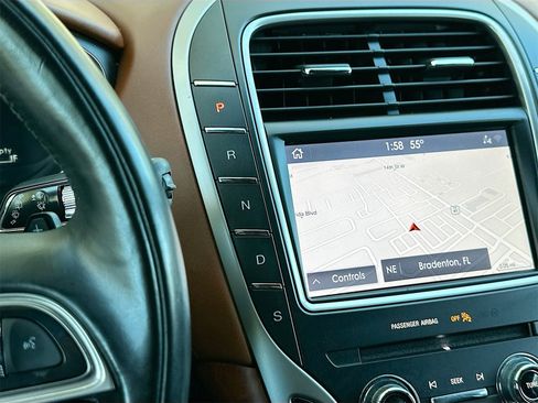 Used 2020 Lincoln Nautilus Black Label w/ Class II Trailer Tow Package image 17