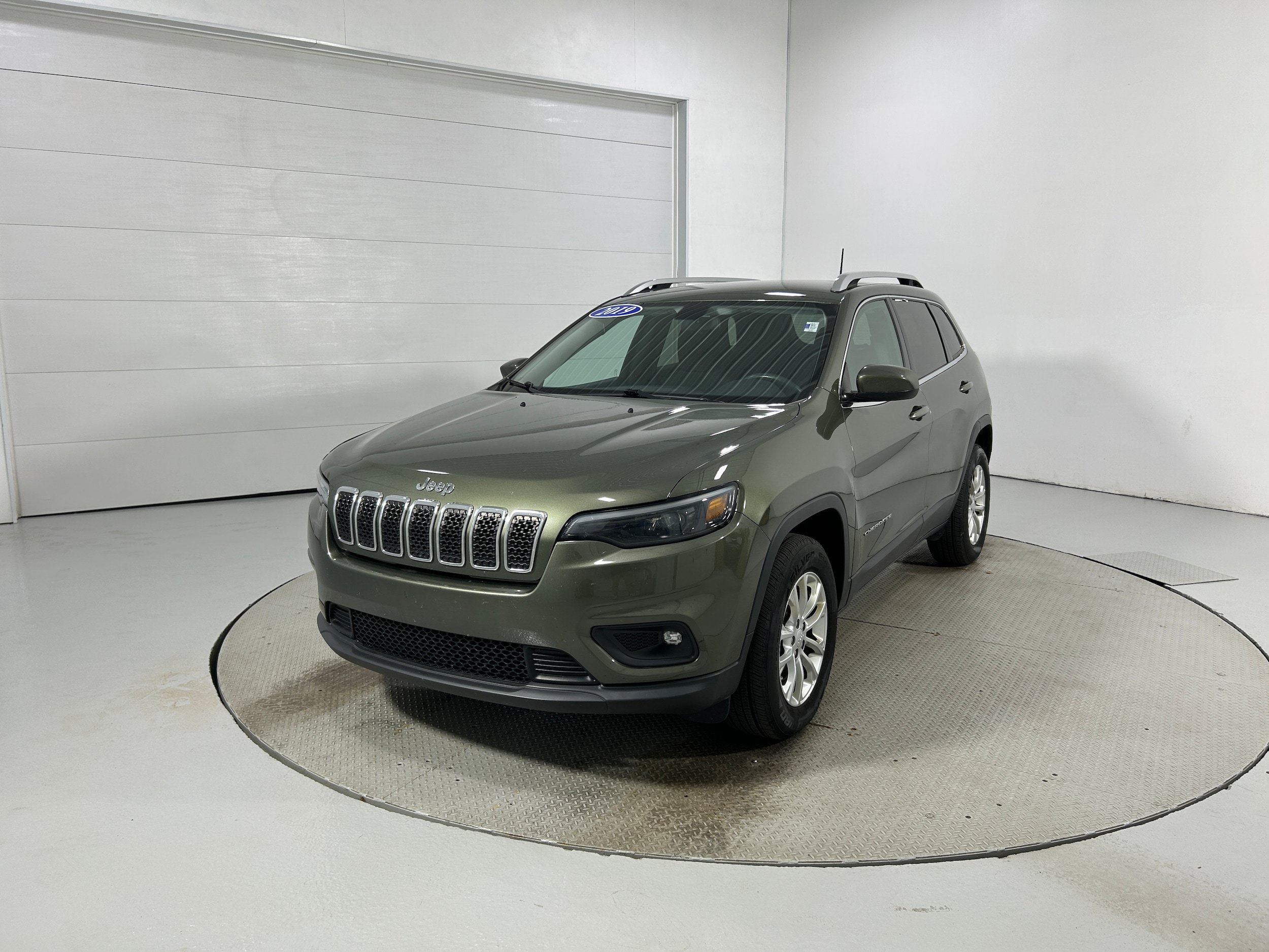 Used 2019 Jeep Cherokee Latitude w/ Cold Weather Group AWD/4WD image 21